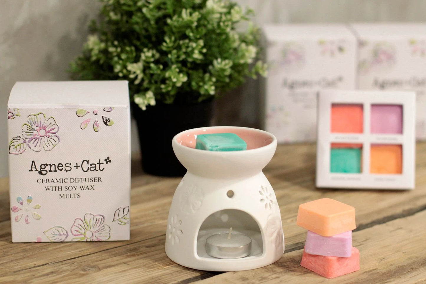 Wax Melter with Four Soy Wax Melts by AW Dropship UK