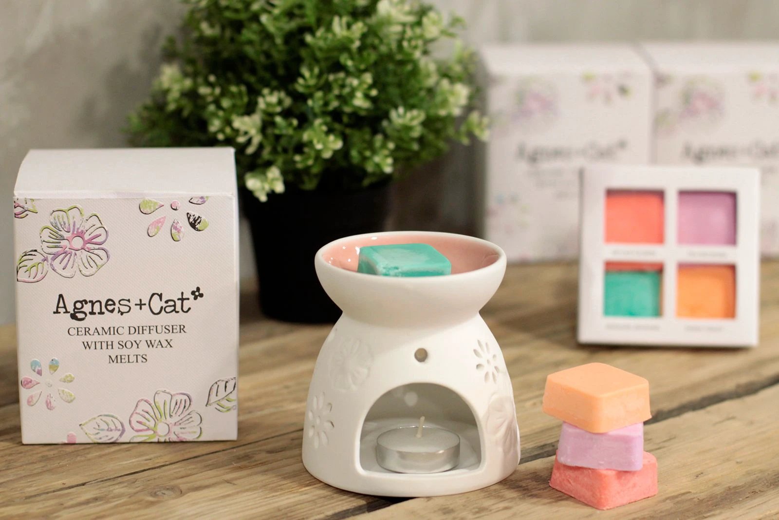 Wax Melter with Four Soy Wax Melts by AW Dropship UK