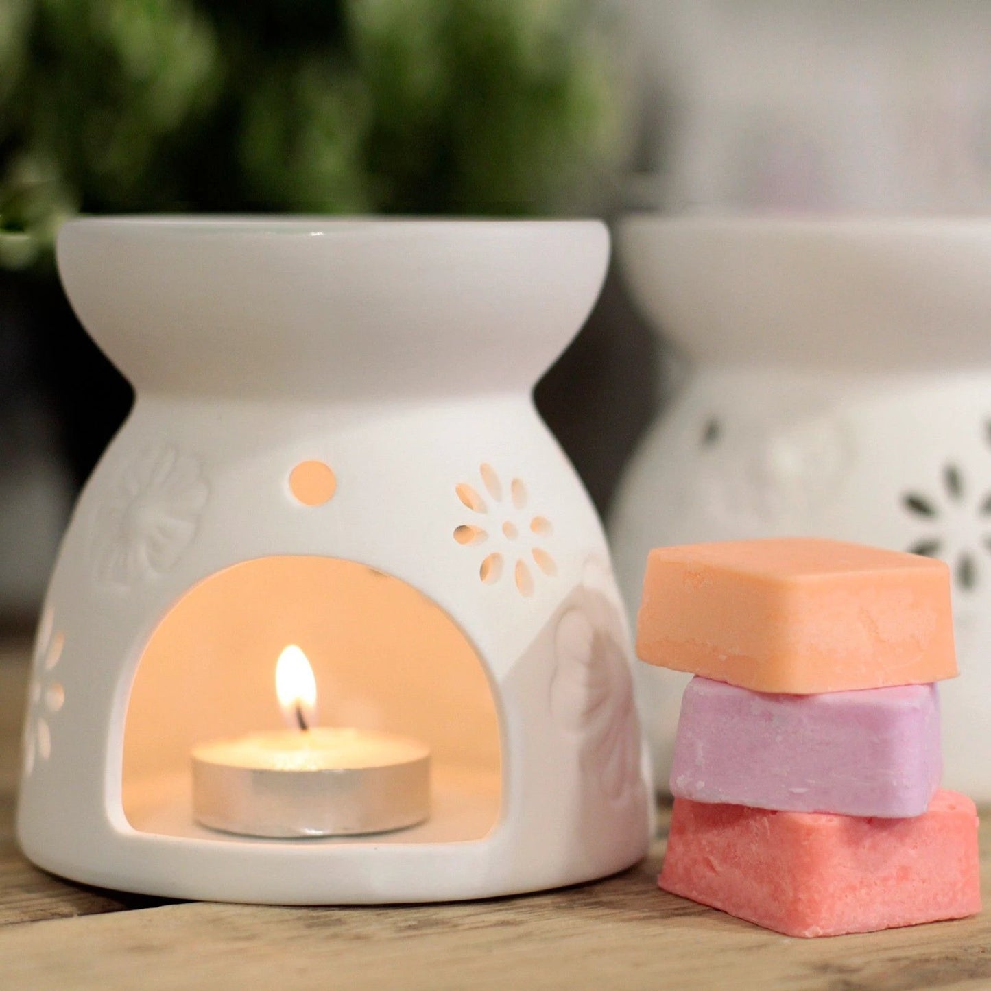 Wax Melter with Four Soy Wax Melts by AW Dropship UK